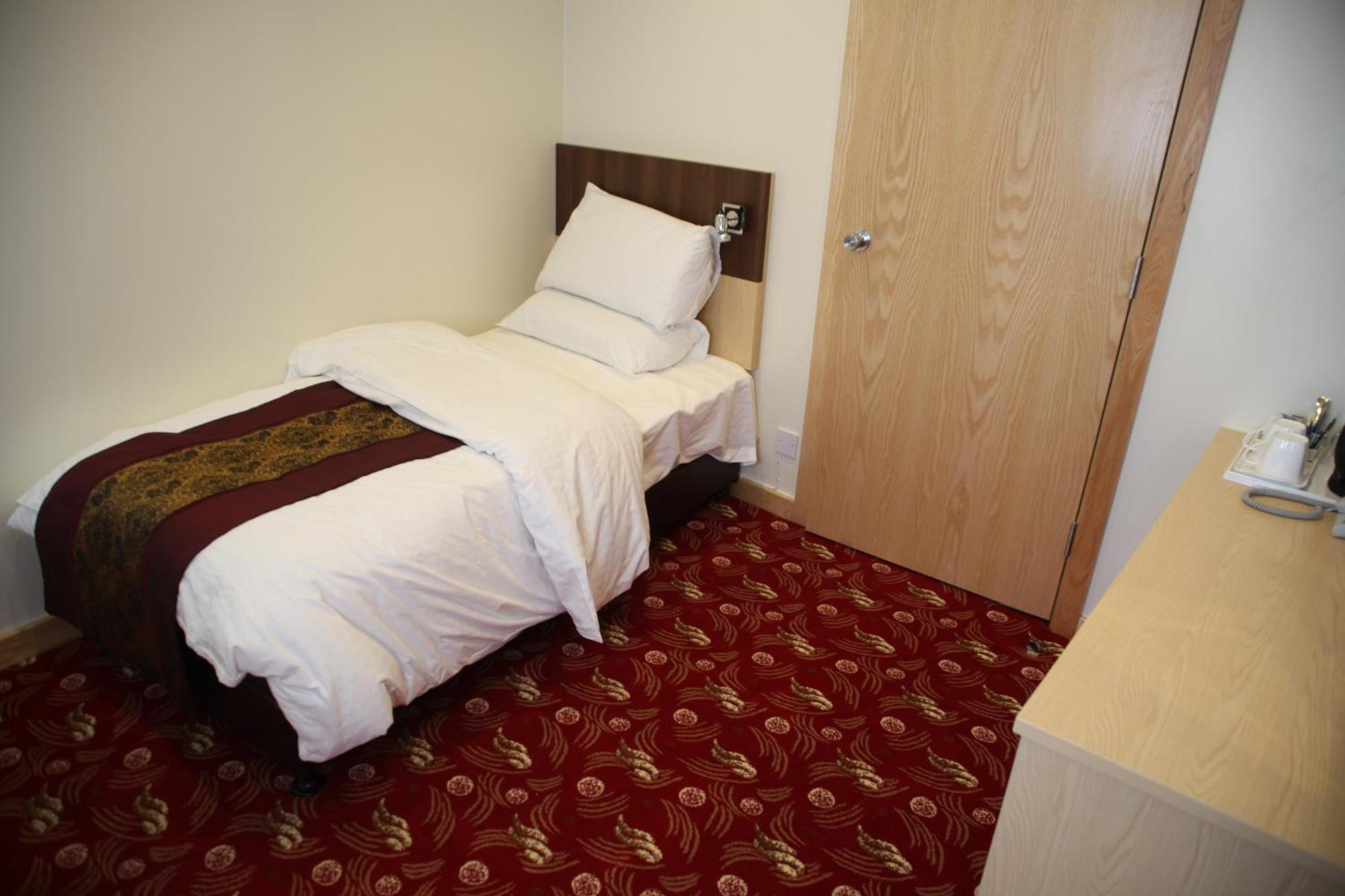 Cambridge Hotel Huddersfield Phòng bức ảnh