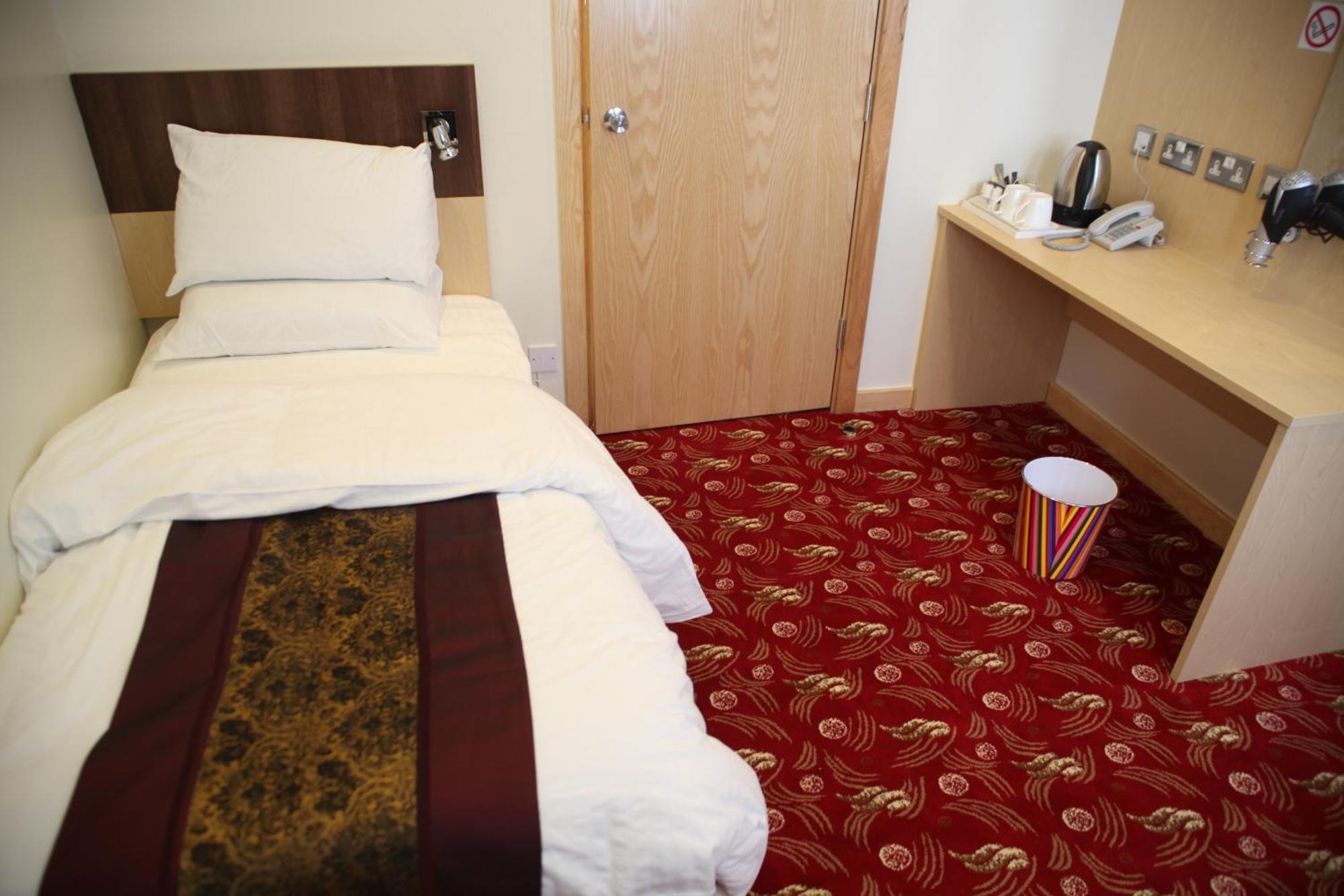 Cambridge Hotel Huddersfield Phòng bức ảnh