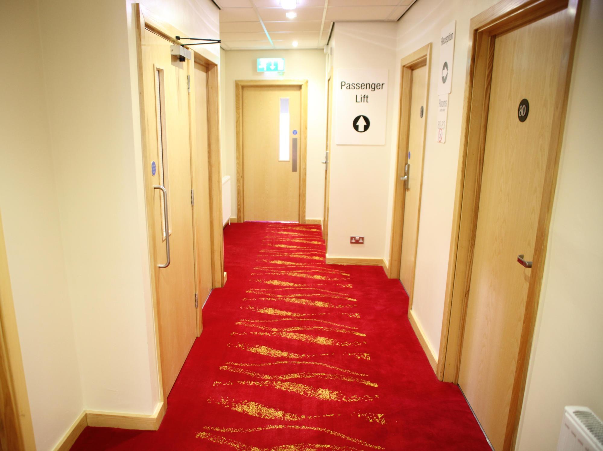 Cambridge Hotel Huddersfield Ngoại thất bức ảnh