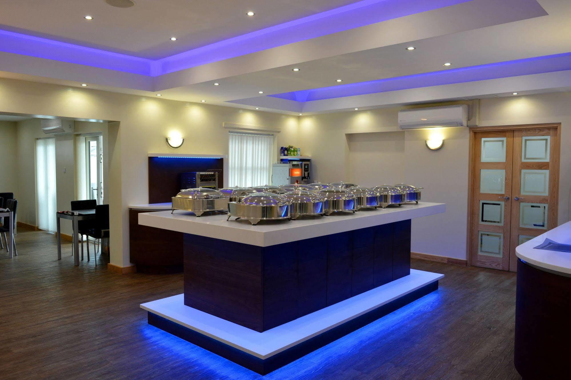 Cambridge Hotel Huddersfield Ngoại thất bức ảnh