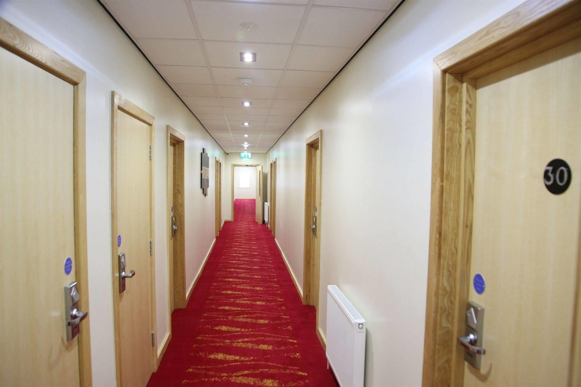 Cambridge Hotel Huddersfield Ngoại thất bức ảnh